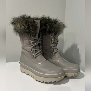 SOREL Women's Taupe Winter Boots with Faux Fur